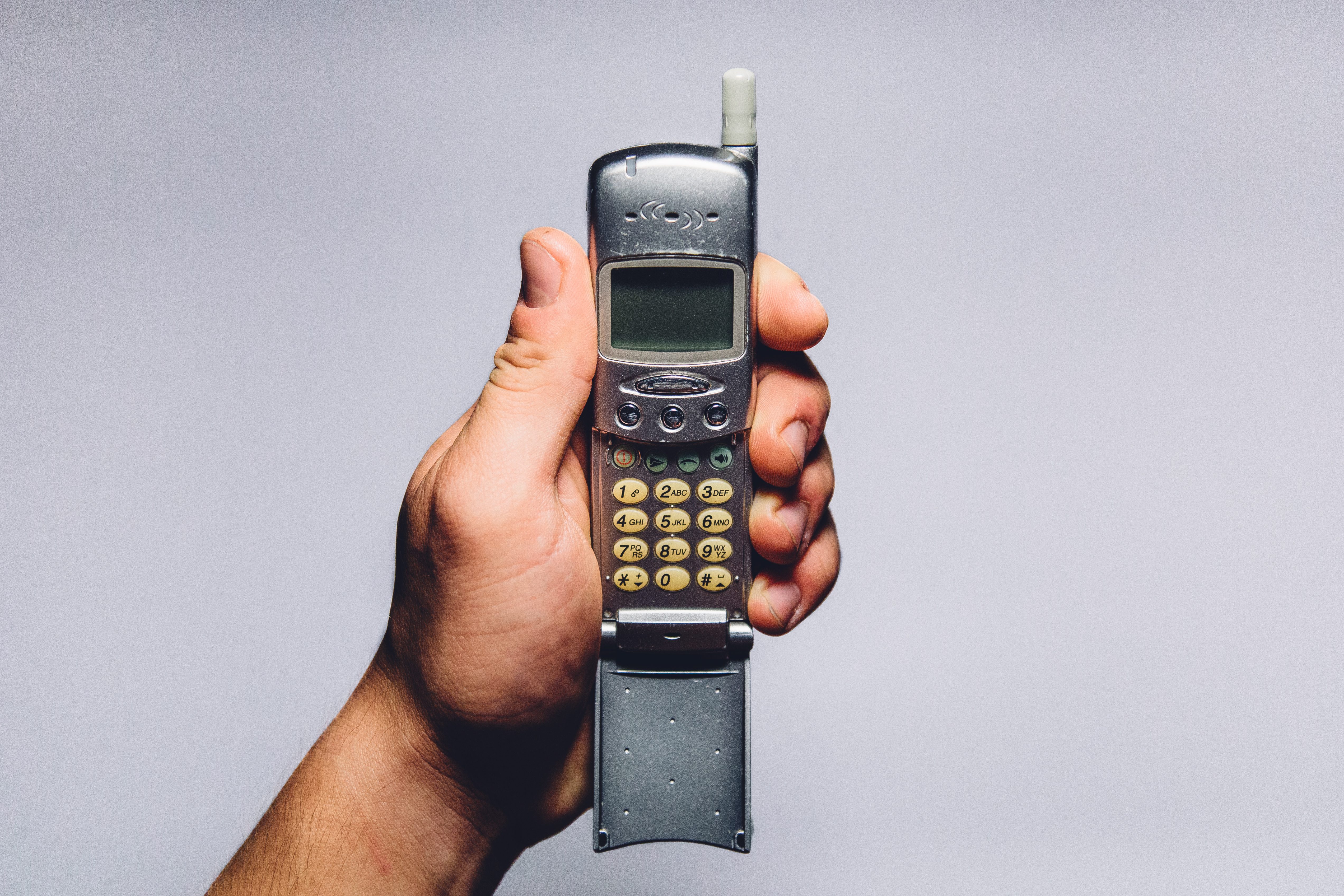 Где найти старый телефон. Сотовый телефон. Старые мобильники. Старые мобильные телефоны. Сотвой телфон.